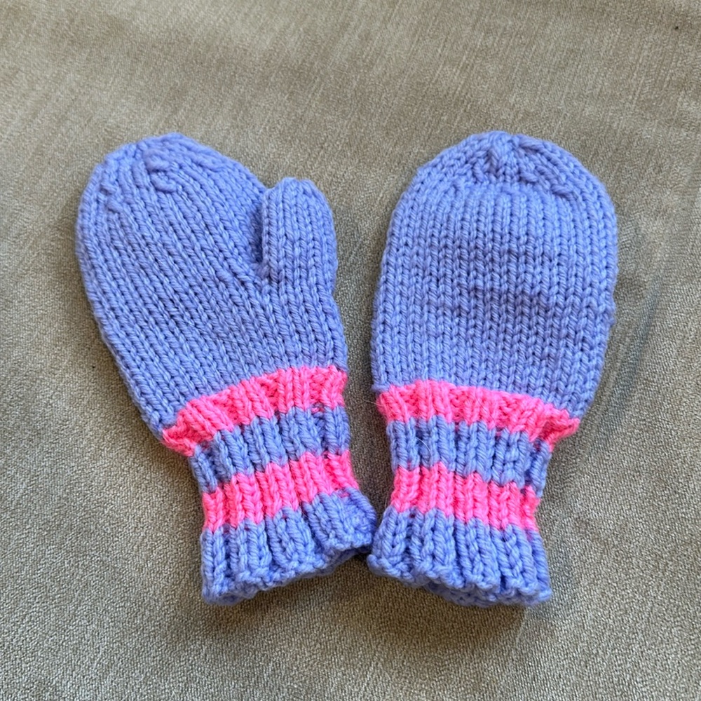 Hand knit kids gloves